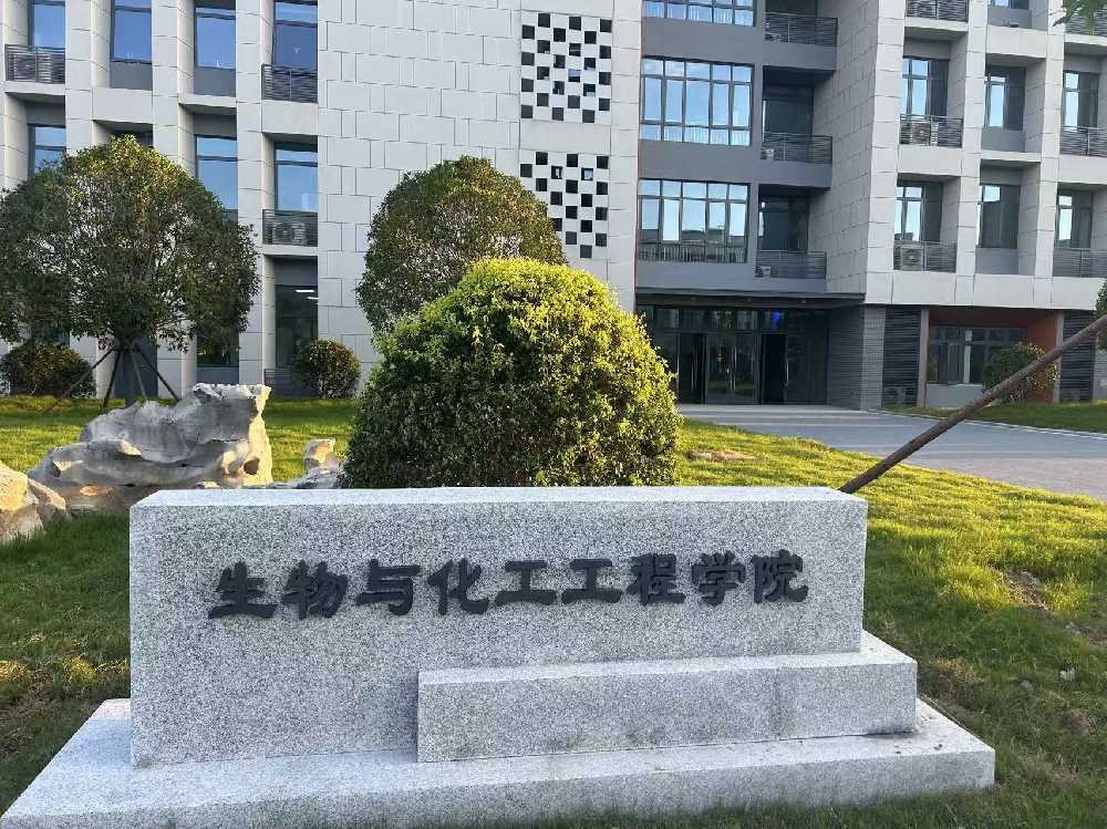 宁乡市扬州职业大学体育场高杆灯项目